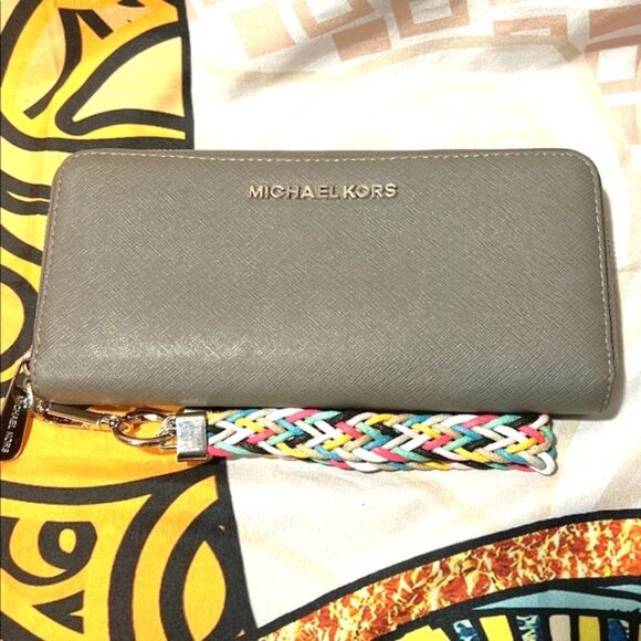 Michael Kors Large Saffiano Leather Continental Wallet - EUC - Picture 1 of 10